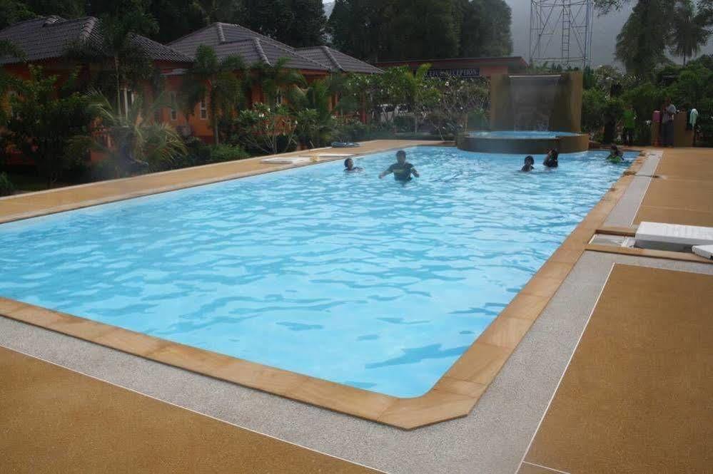 Tamarind Twin 3*