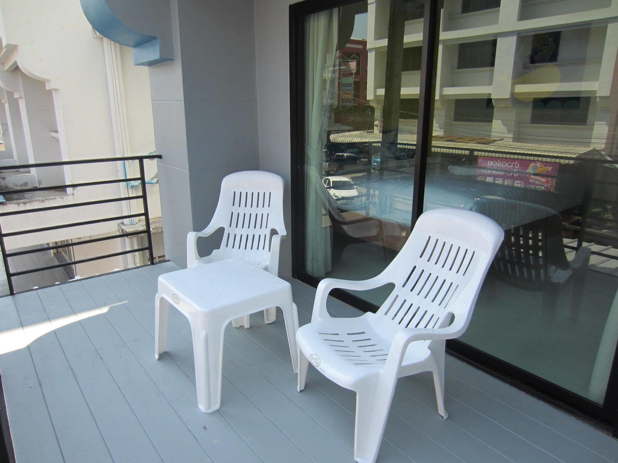 Tiya House & Cafe Hotel