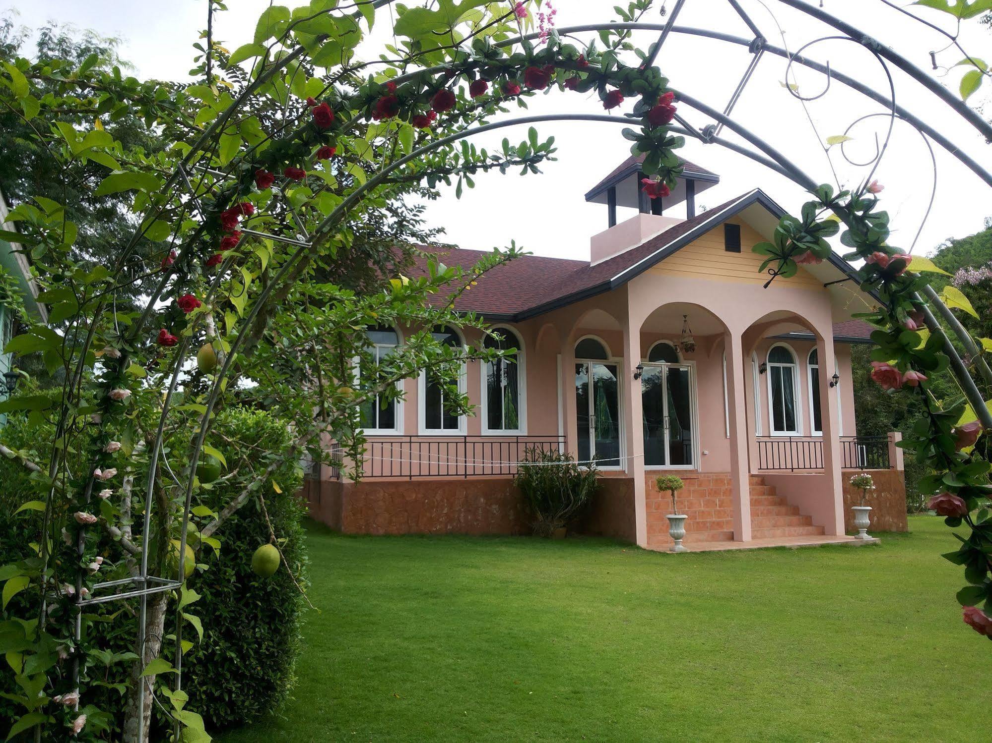 Stamp Hills Suan Phueng