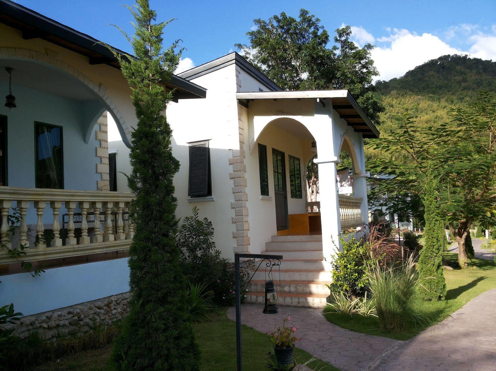 Stamp Hills Resort Suan Phueng