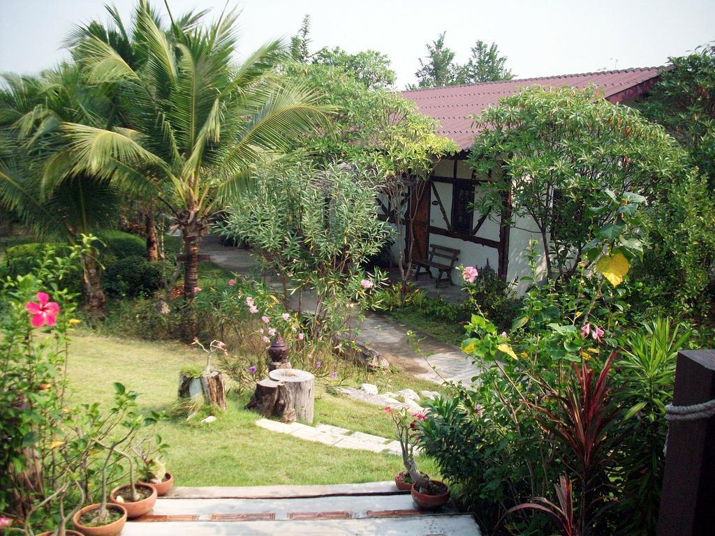 Sanita Chom Bung