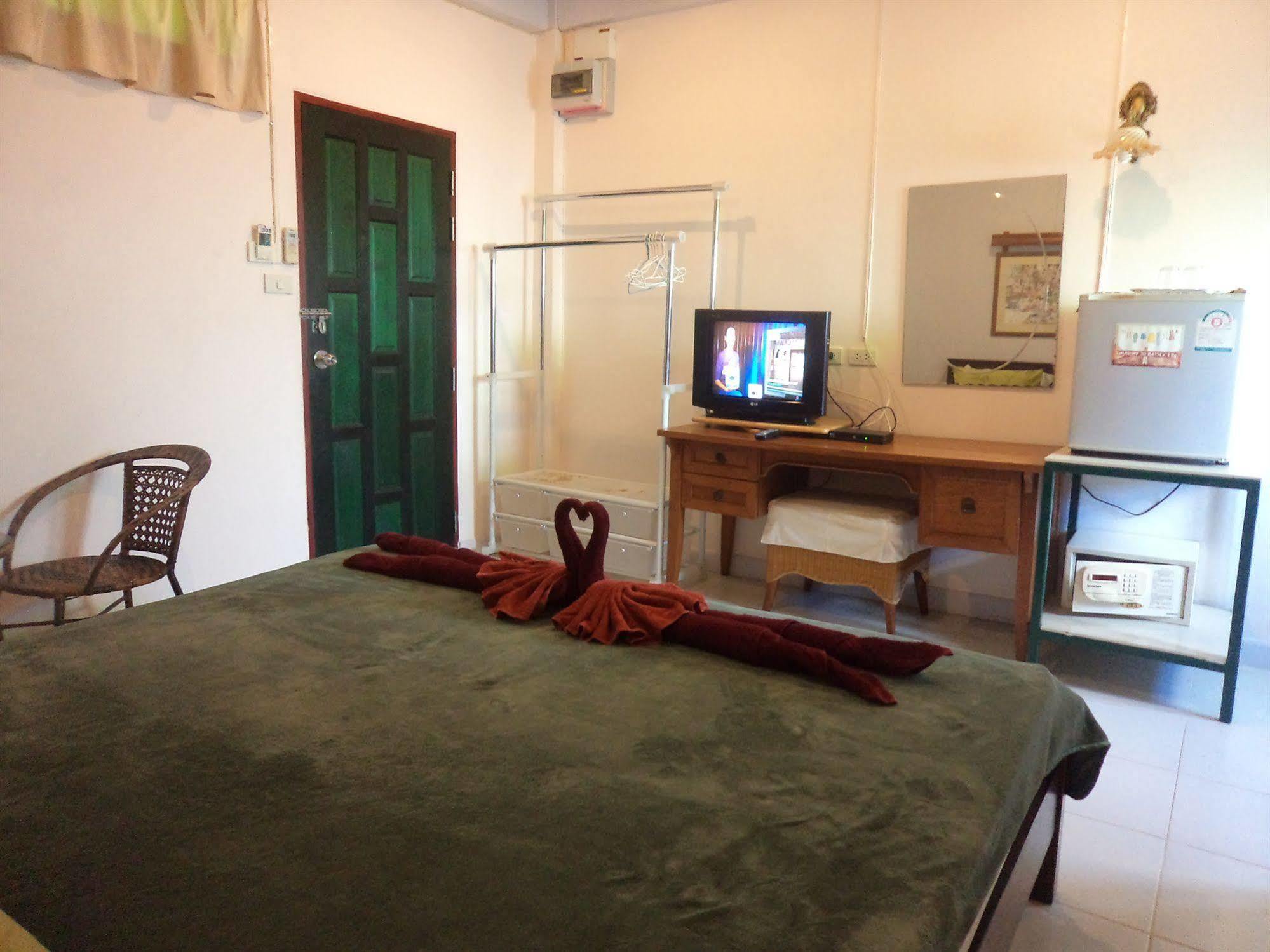 Baan Por Jai Inn