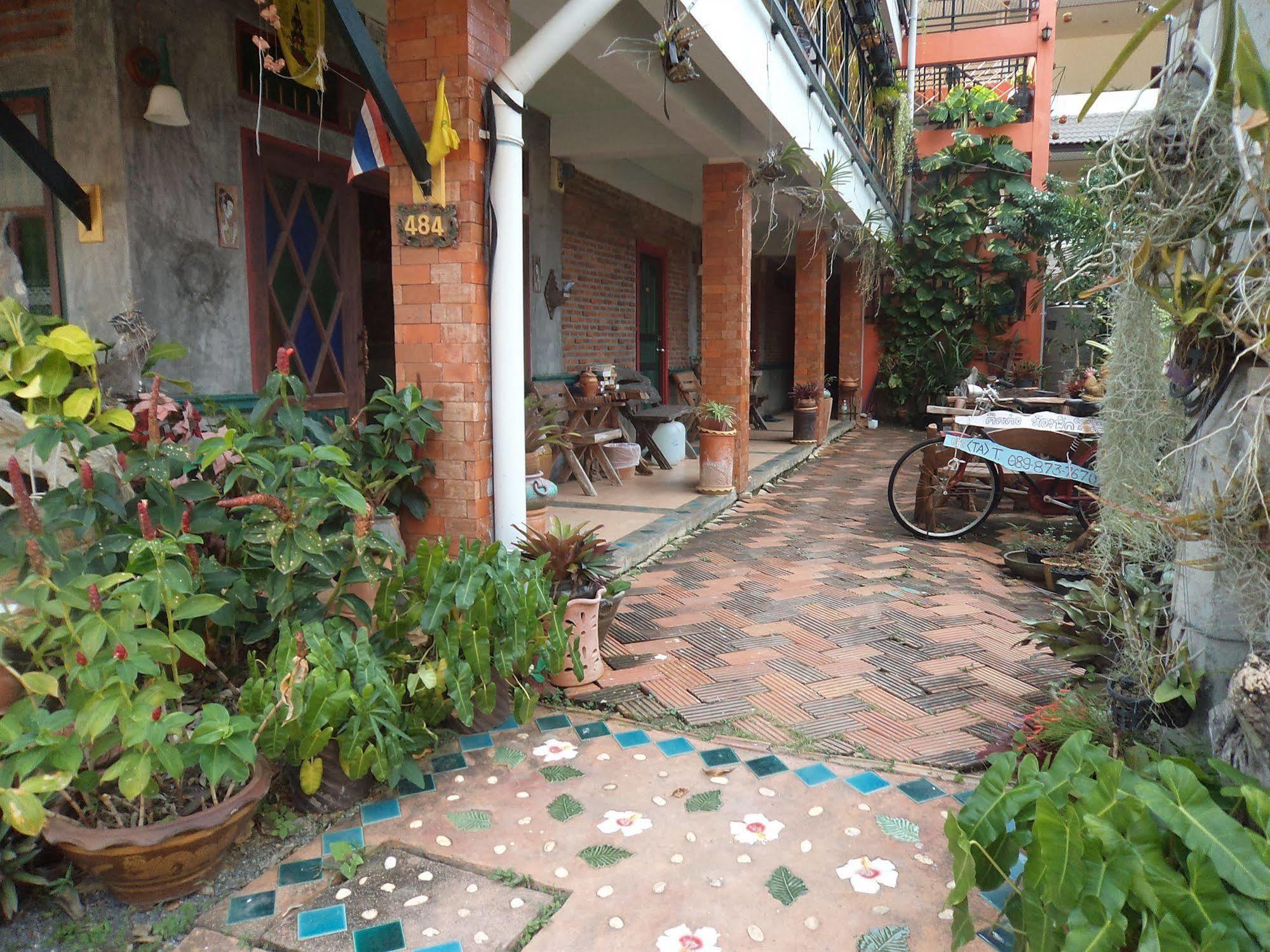 Inn Baan Por Jai *