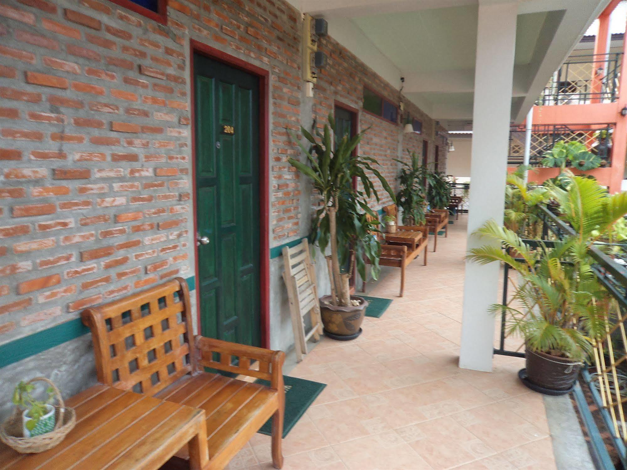 Baan Por Jai Inn *