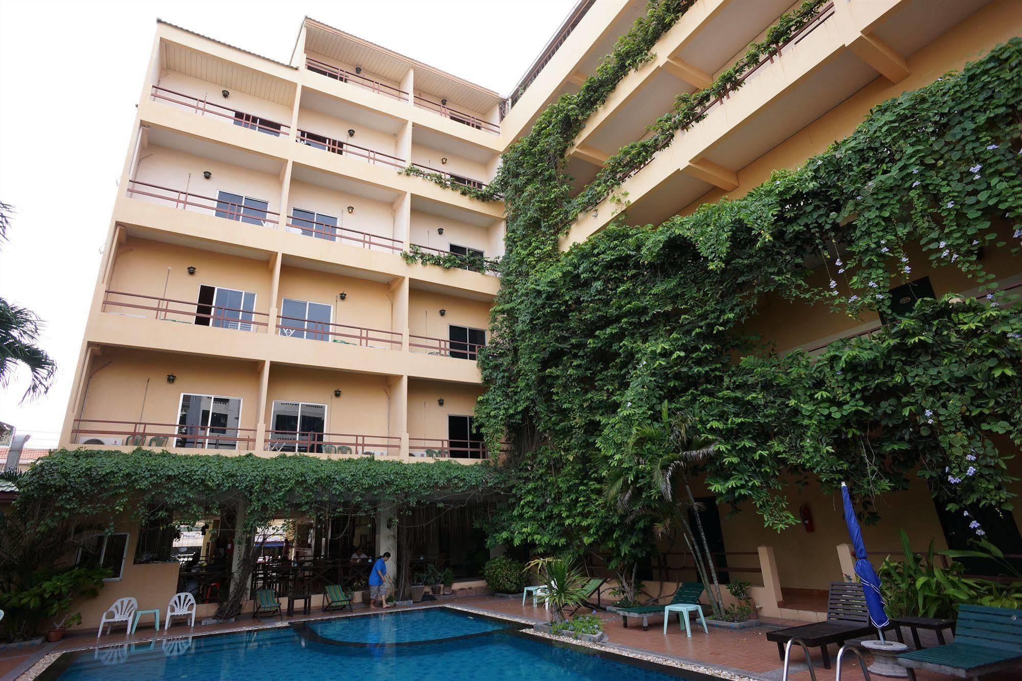 Hotel Opey De Place Pattaya