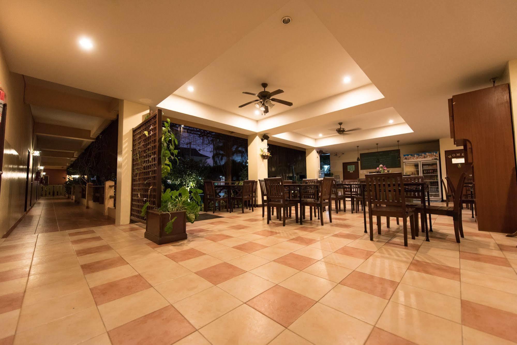 Opey De Place Hotel 3*