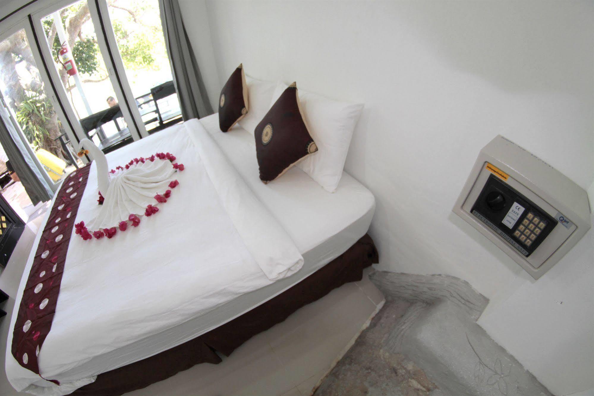 Cozy Seafront Hotel