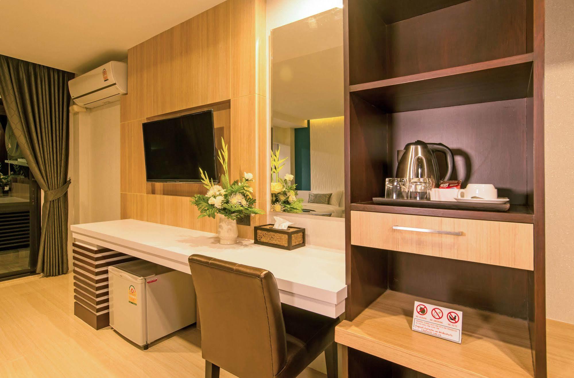 Hotel The 3*