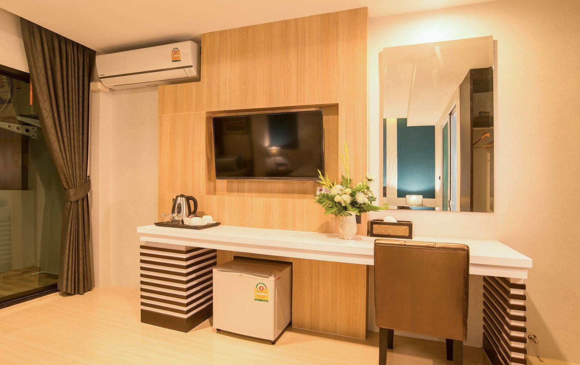 Hotel The 3*