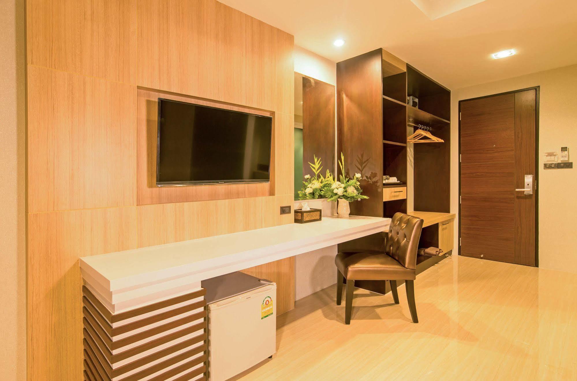 Hotel The 3*