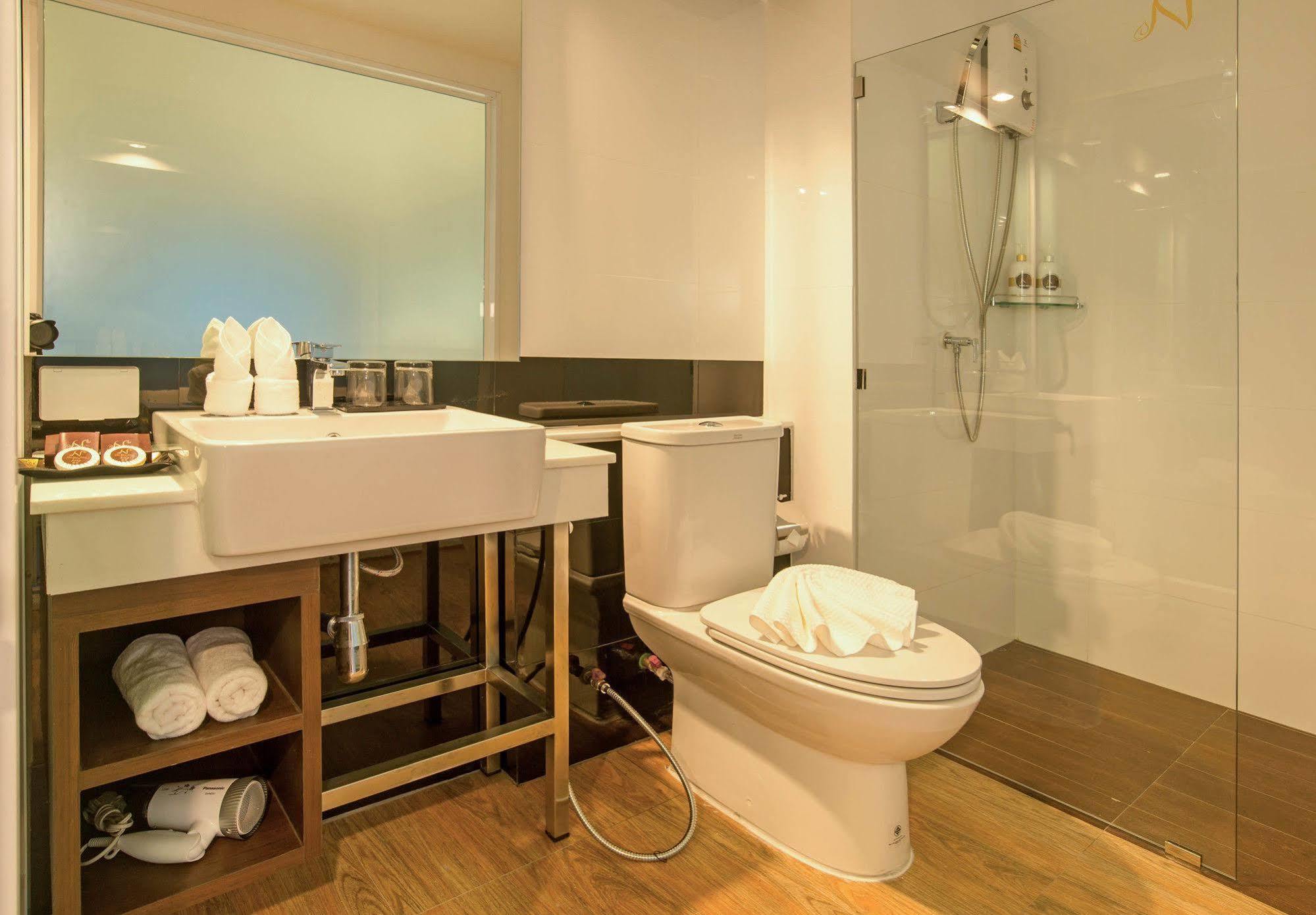Hotel The 3*