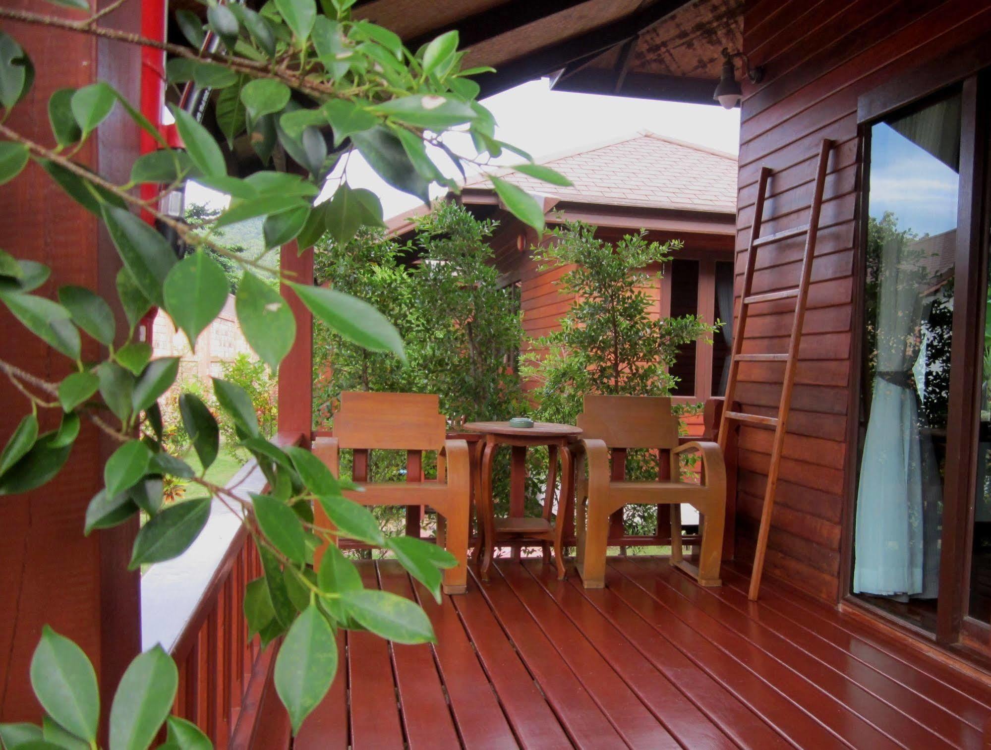 Pingchan Koh Phangan Beachfront Resort 3*