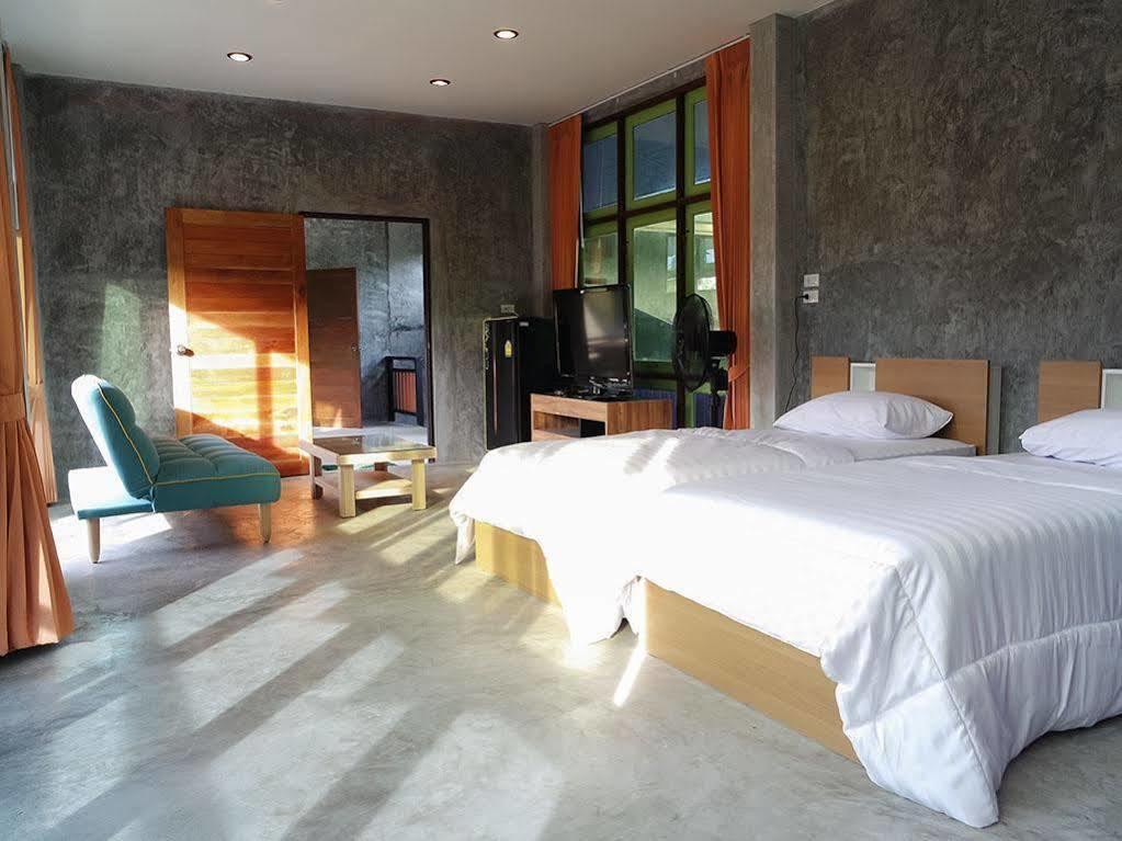 Andaman Lanta Old Town Hotel 2*