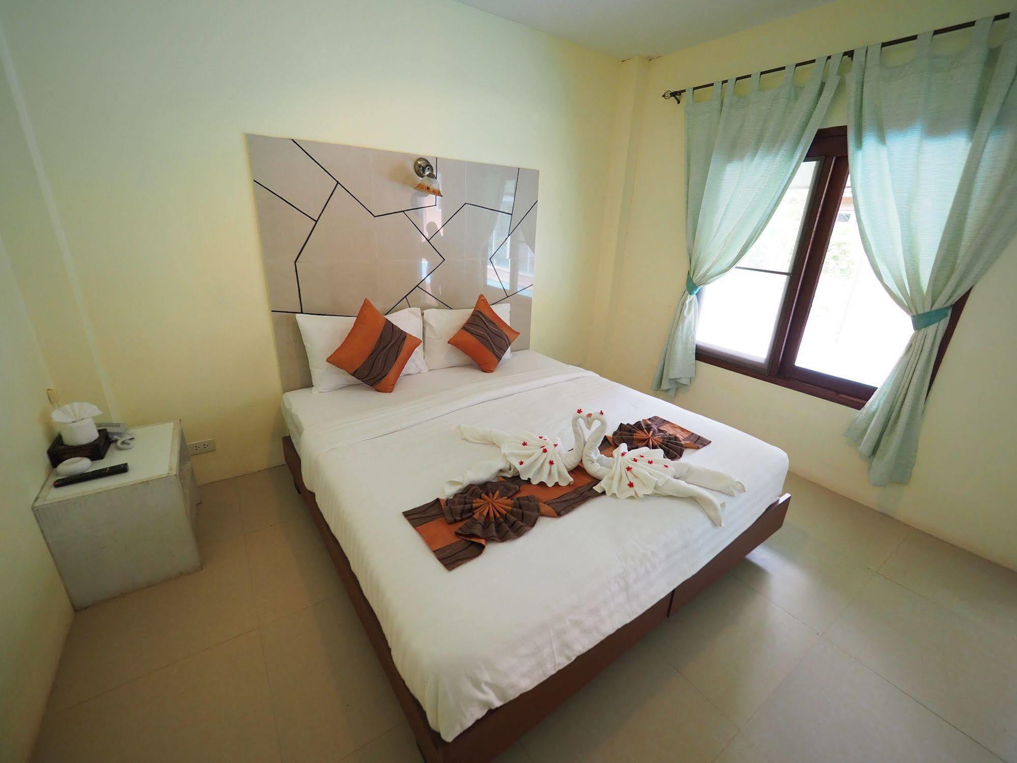 Lanta Fevrier Hotel Koh Lanta