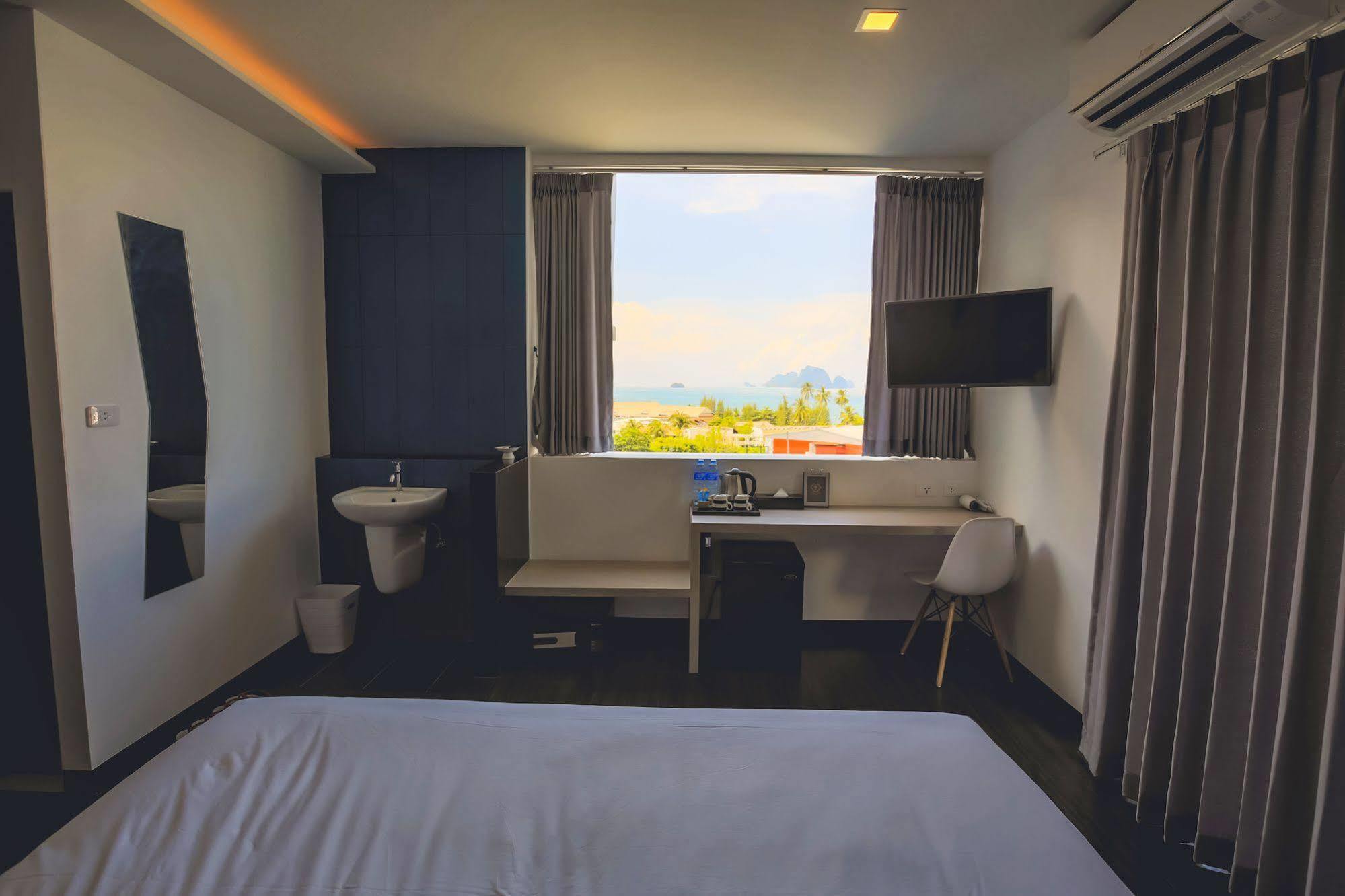 Wake Up Aonang Hotel 3*