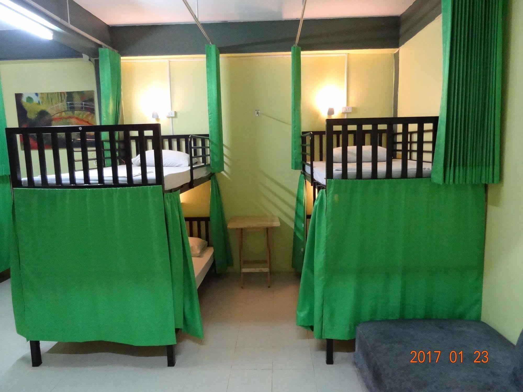 Hugs & Hostel Koh Lanta