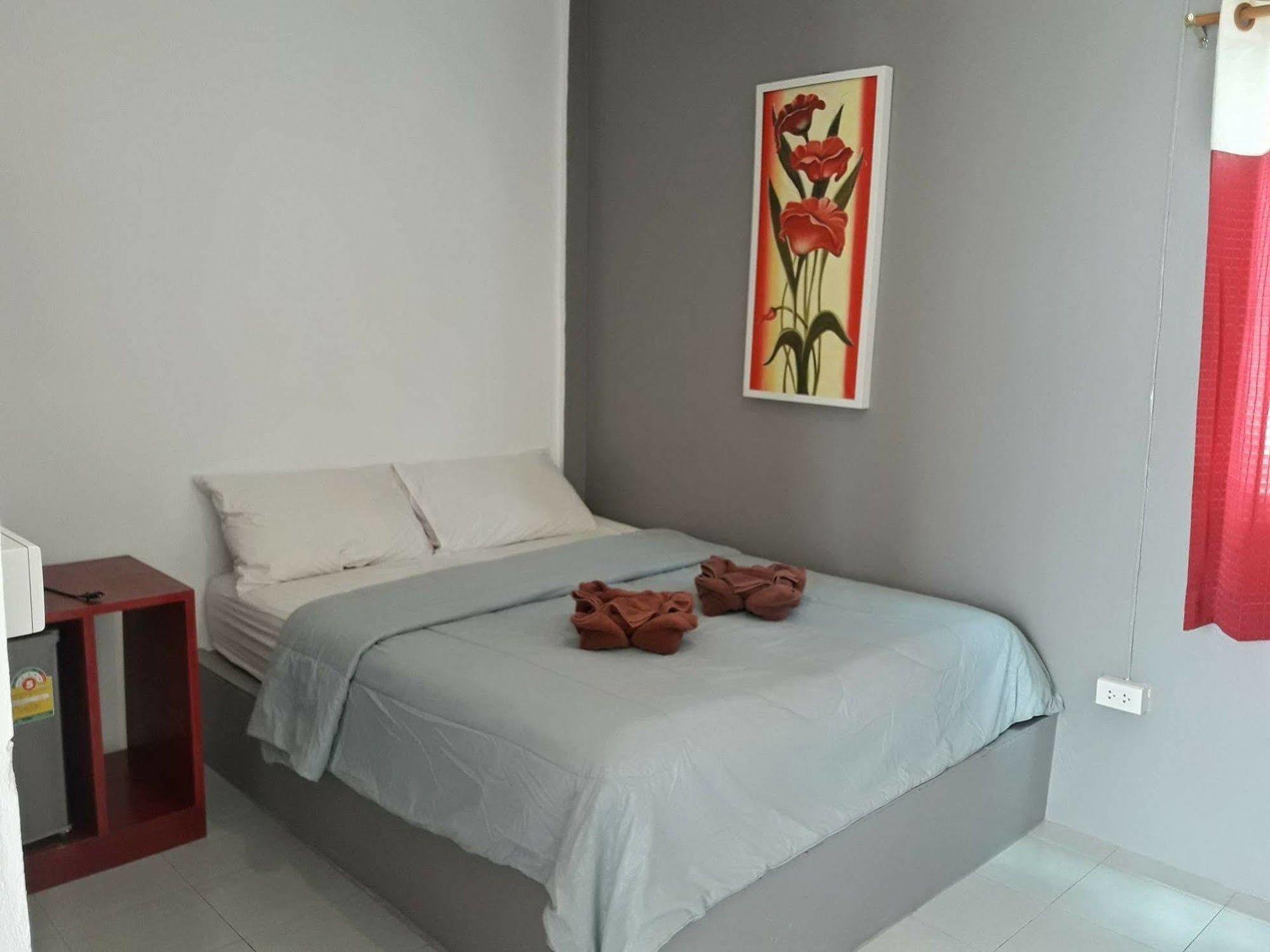 Hugs & Hostel Koh Lanta