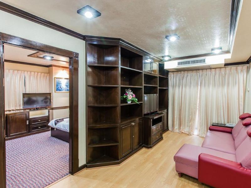 Oyo 796 Paradise Sukhumvit Hotel 3*