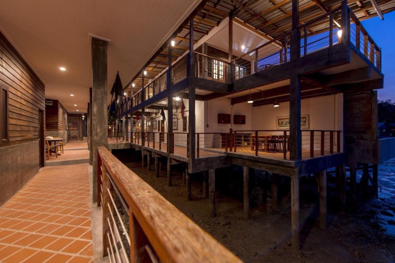 Lanta Harbour Hostel