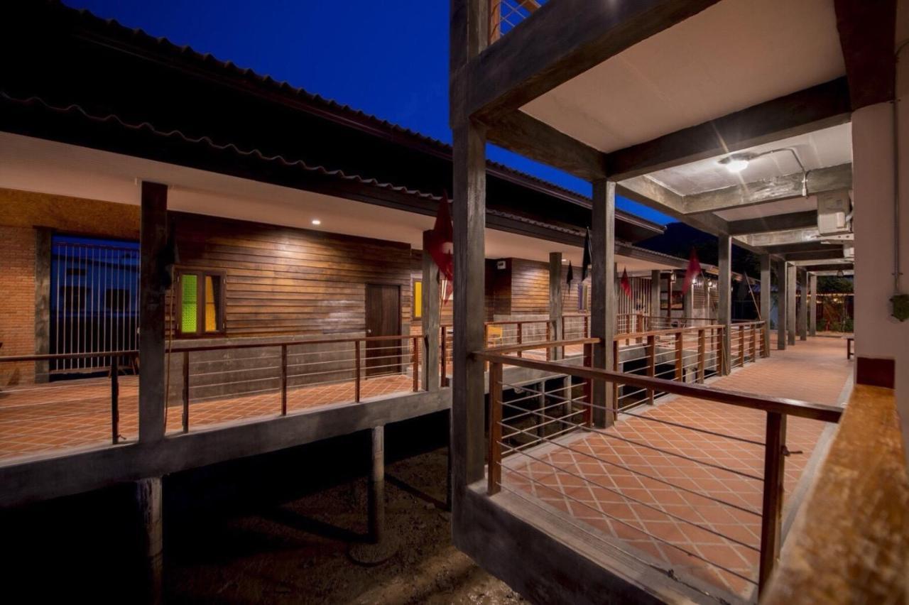 Lanta Harbour Hostel Koh Lanta