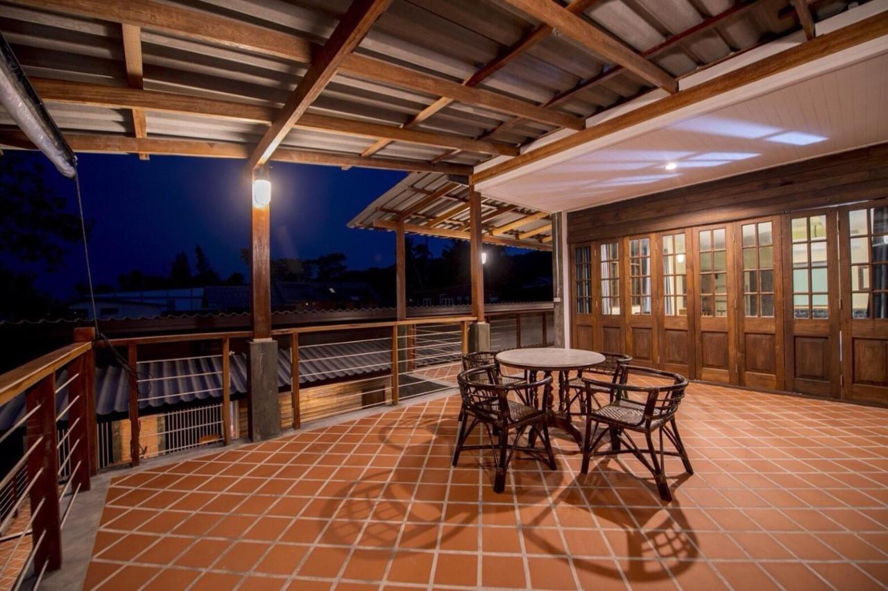 Lanta Harbour Hostel *