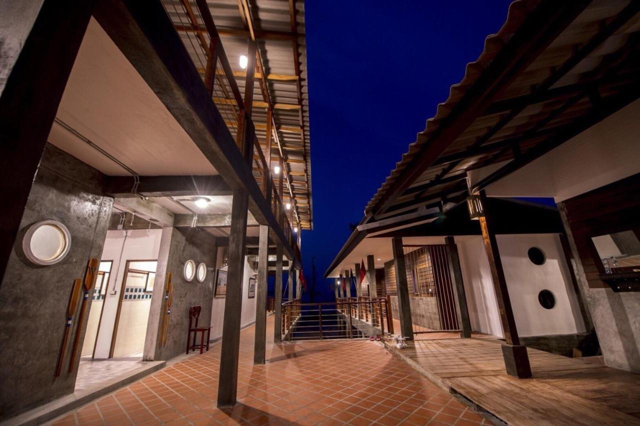 Lanta Harbour Hostel