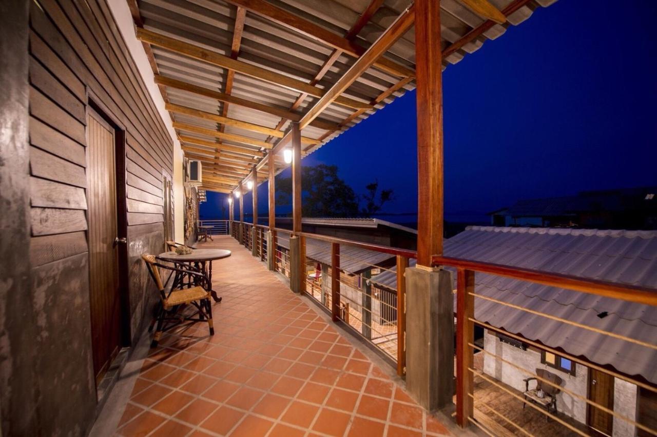 Lanta Harbour Hostel