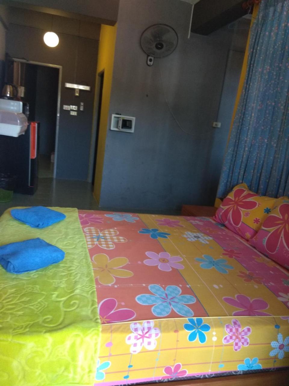 Let It Bee Econo Hostel
