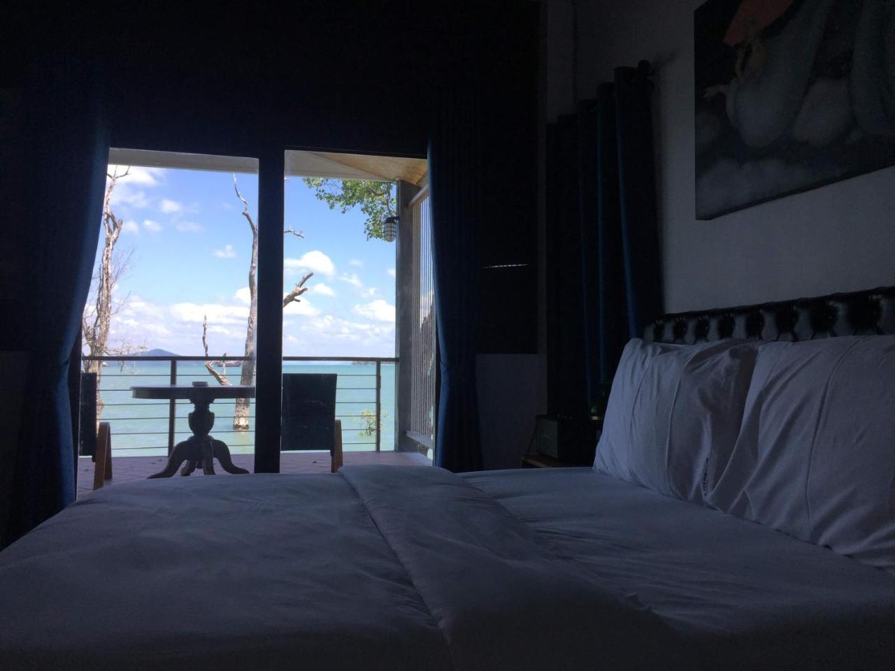 Lanta Harbour Koh Lanta