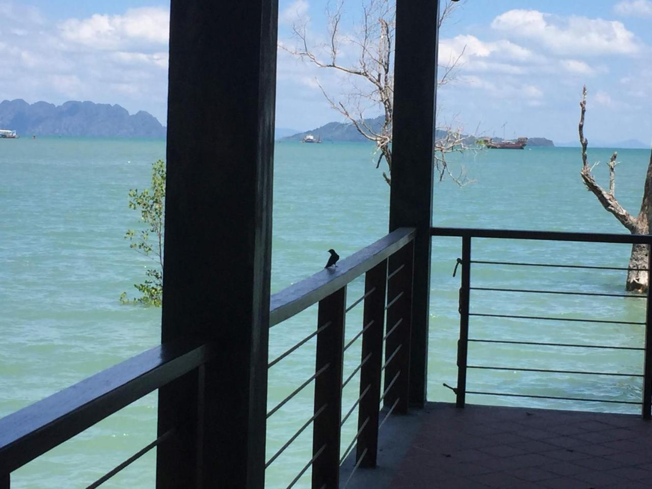 Lanta Harbour Hostel *