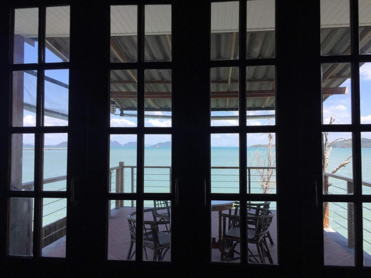 Lanta Harbour Hostel