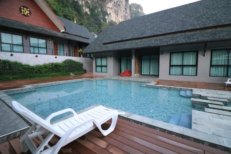 Resort The Scene Cliff View By Swiss-belhotel 4*