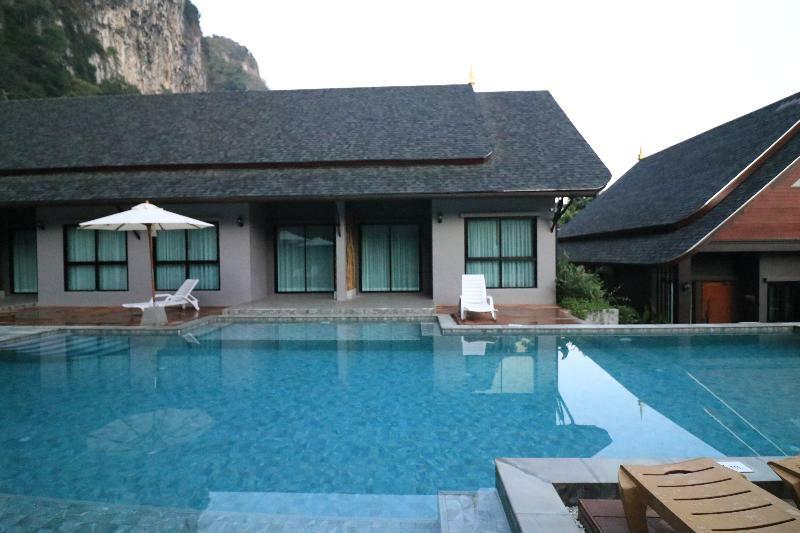 The Scene Cliff View By Swiss-belhotel Resort 4*