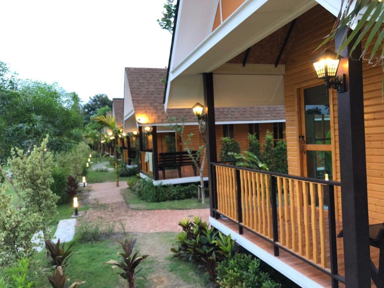 Changpuak Damnoen Saduak