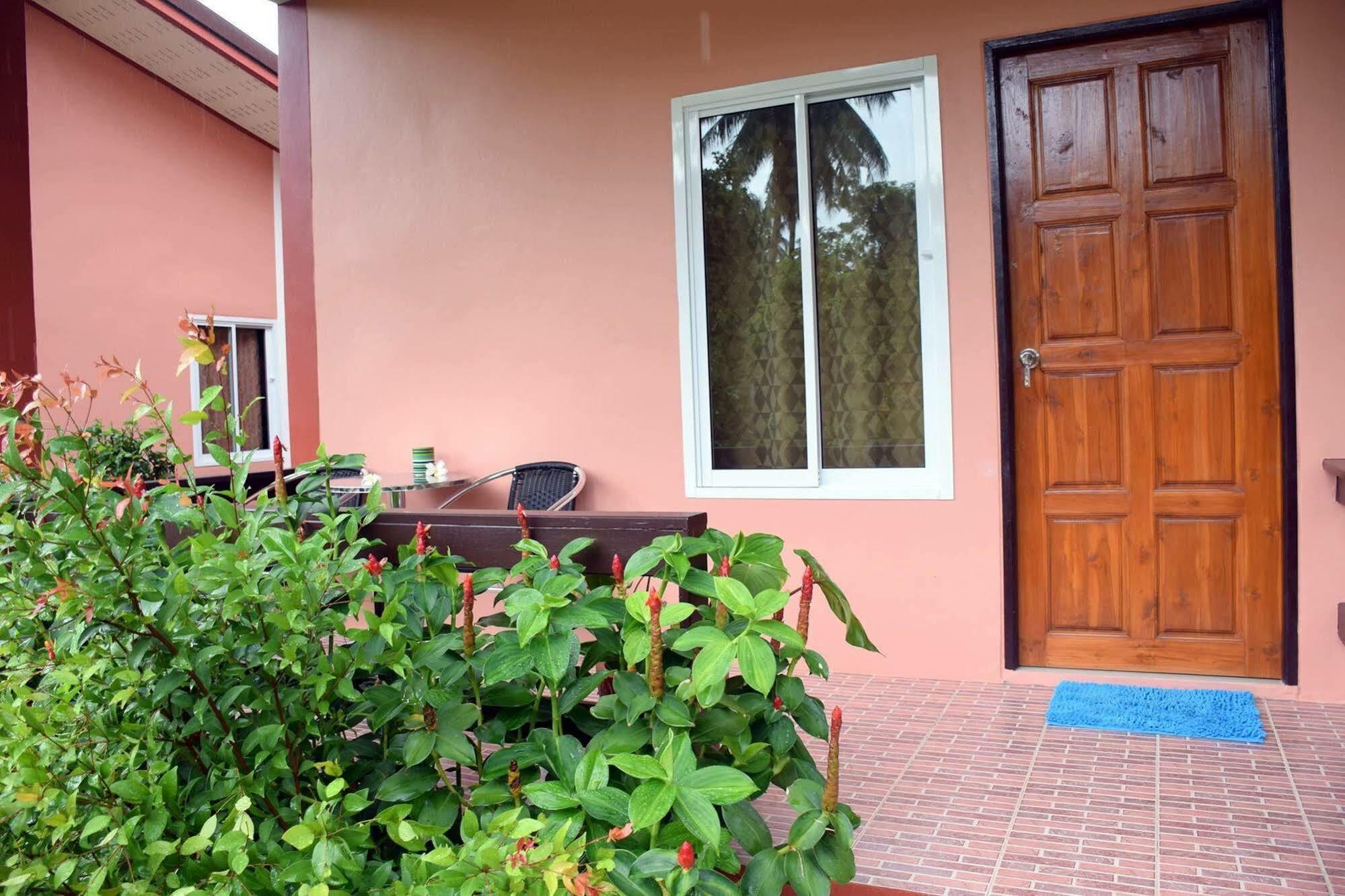 Baan Longhaad Hostel *