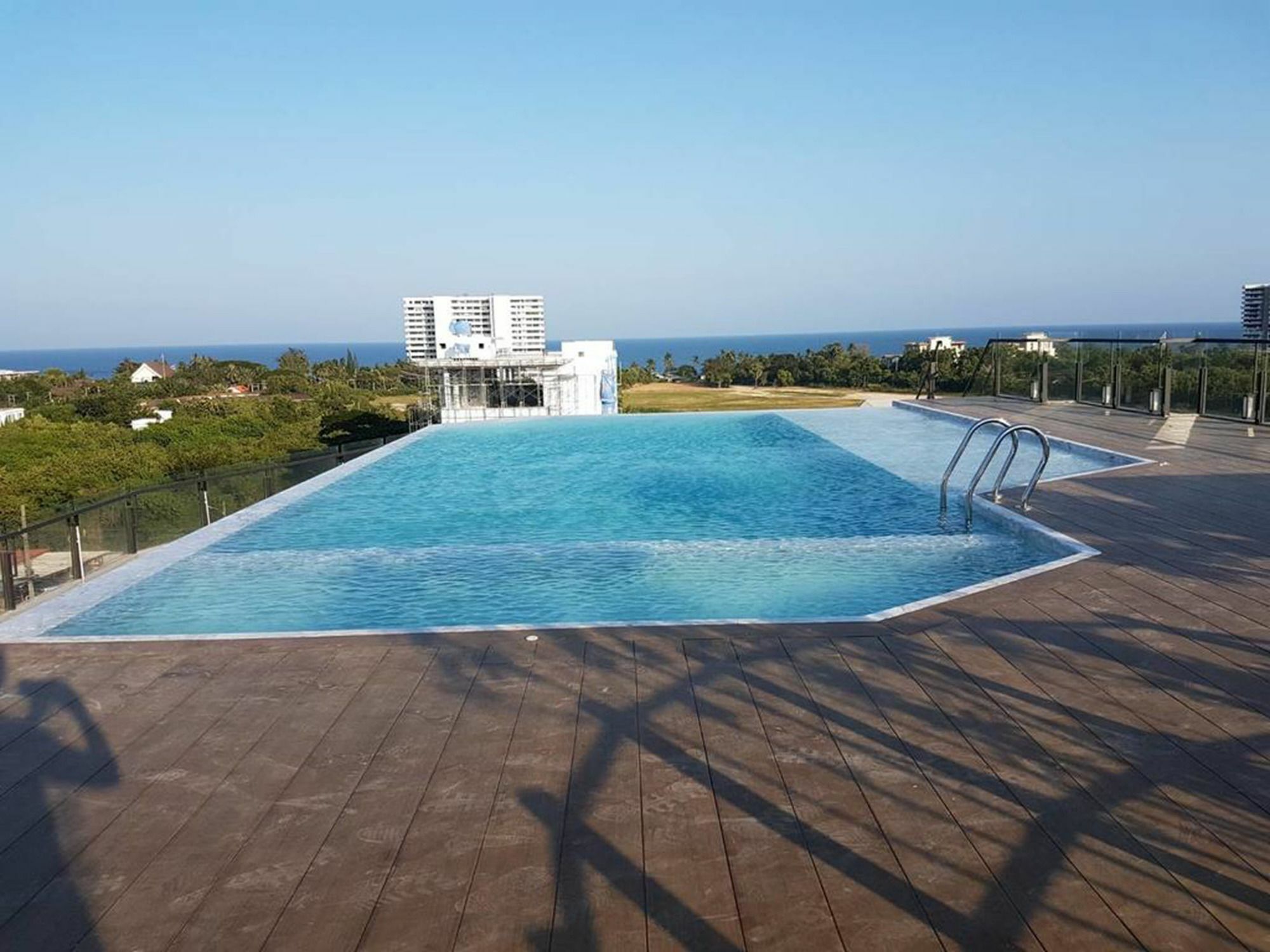 Whale - Sha Hotel HHQ