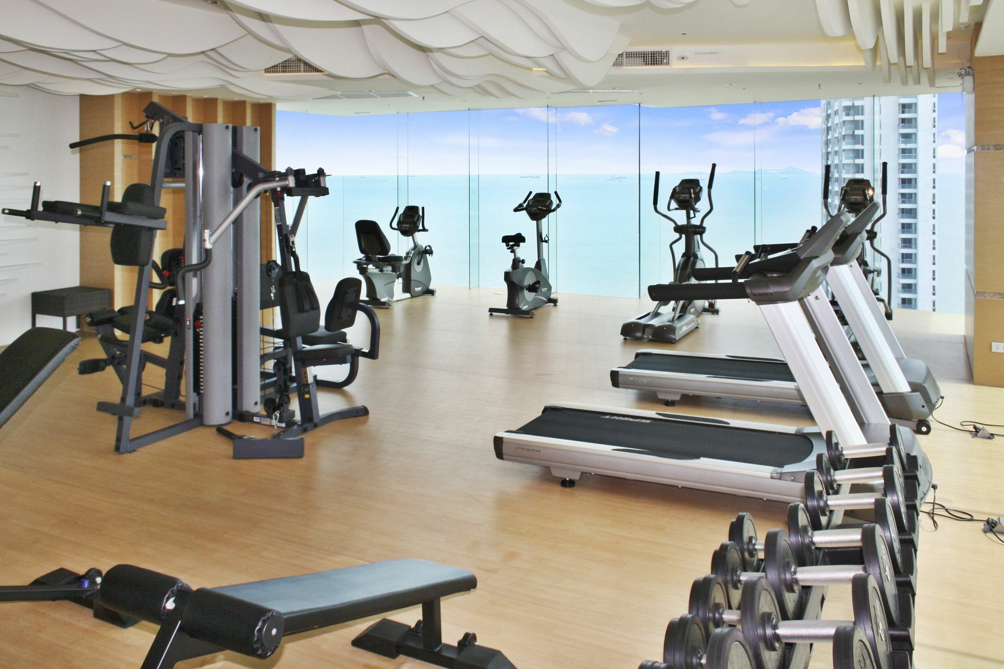 Apartment Wong Amat 2 Br *