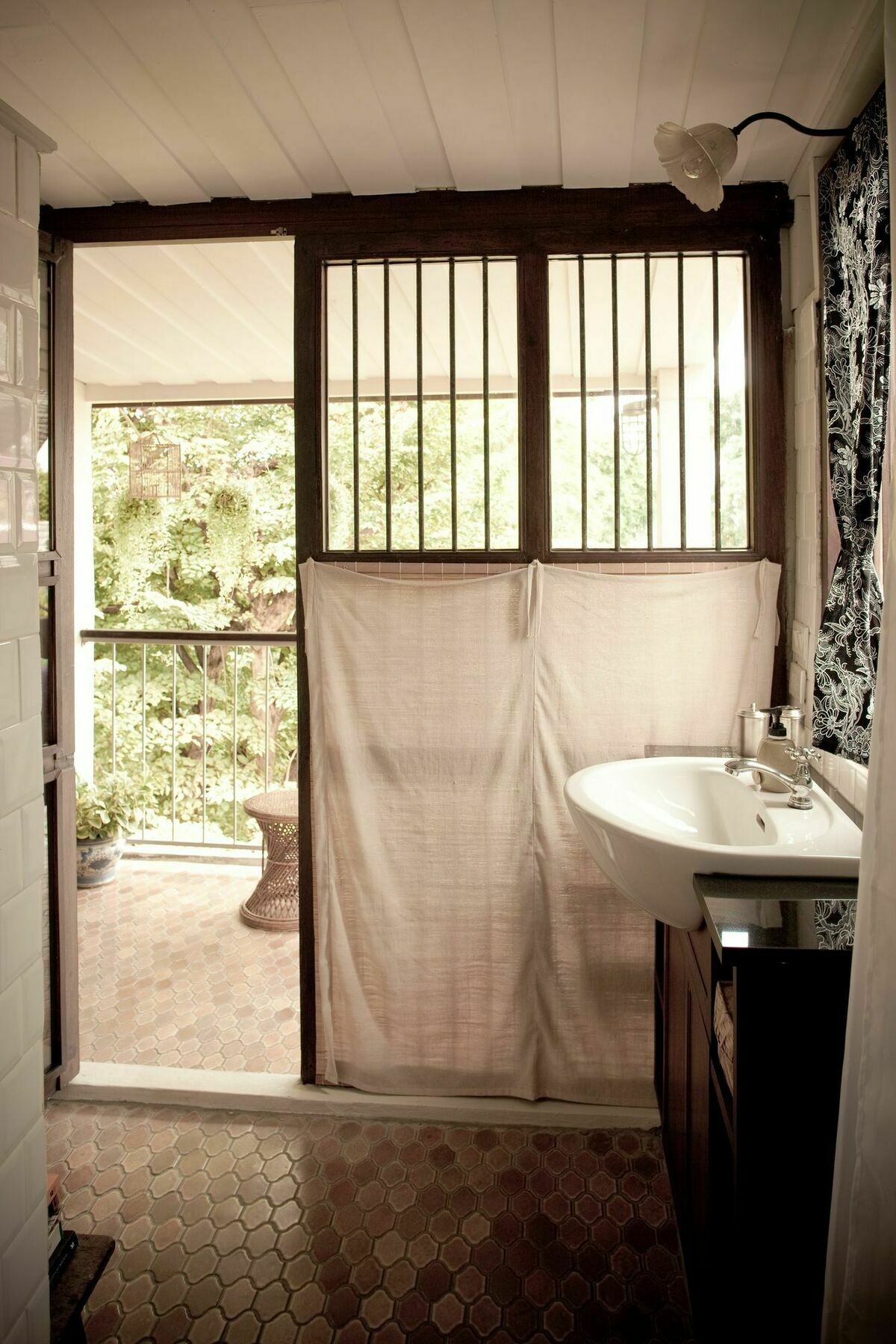 The Asadang Hotel 3*
