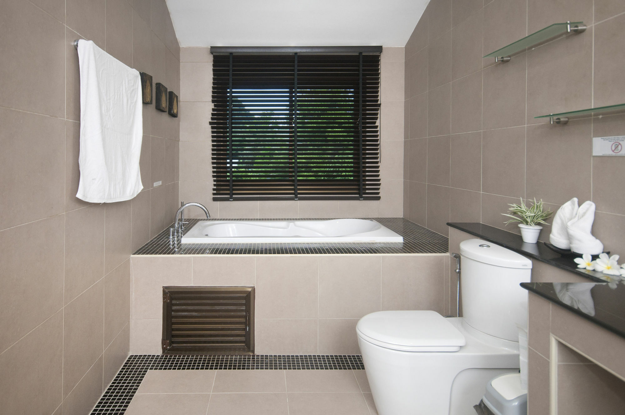 Baan Santhiya 4 *