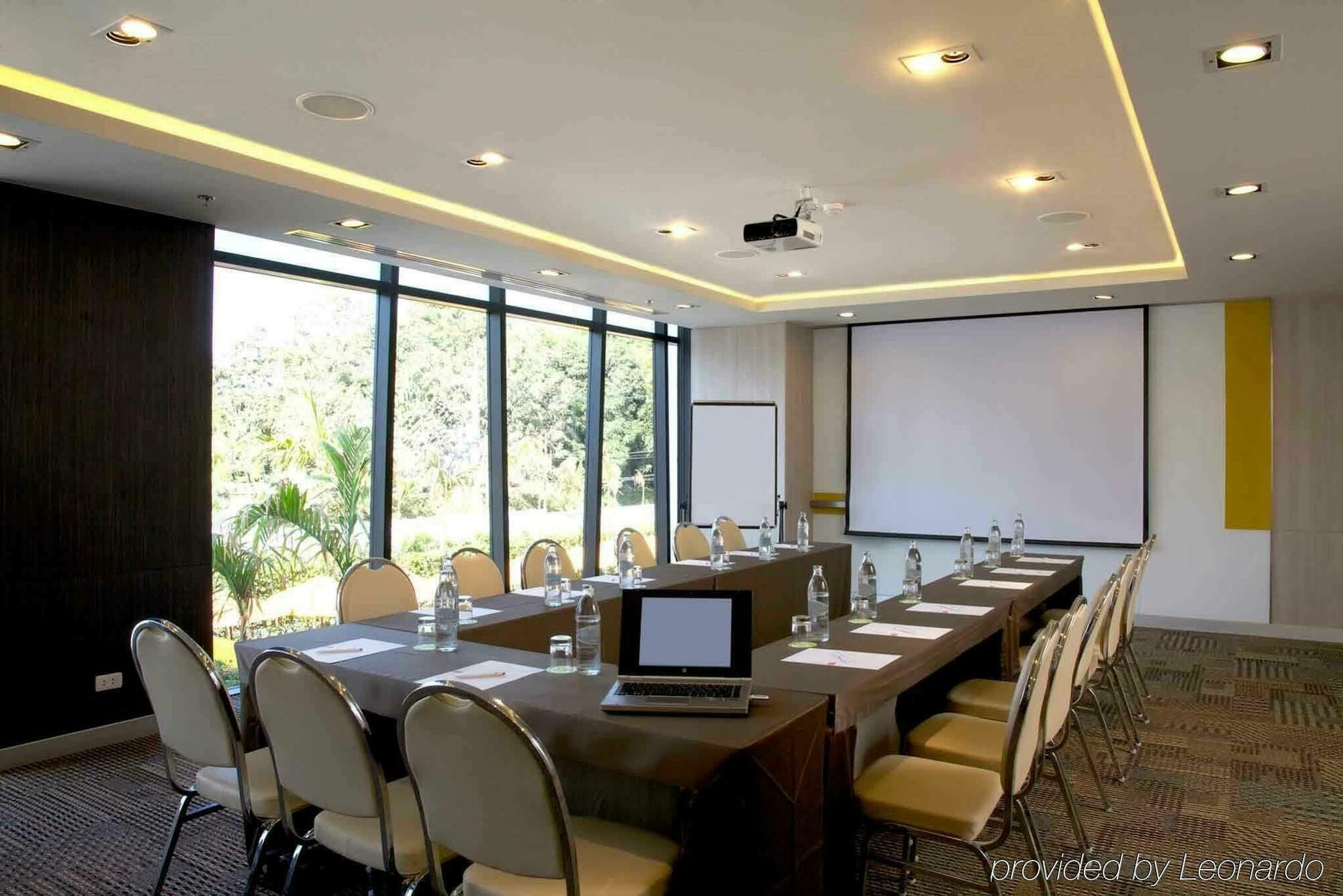 Hotel Ibis HHQ