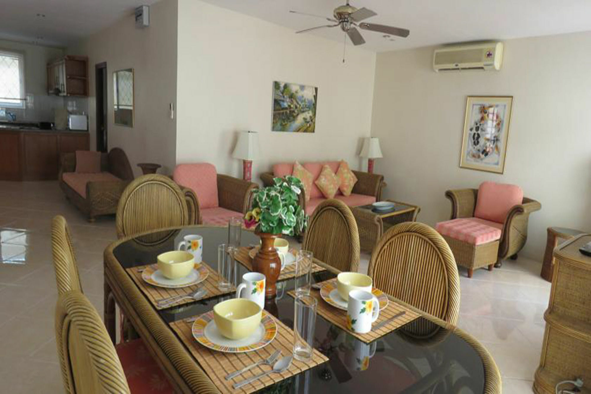Butterfly Garden Boutique Residences: Luxury & With Full Amenities Pattaya