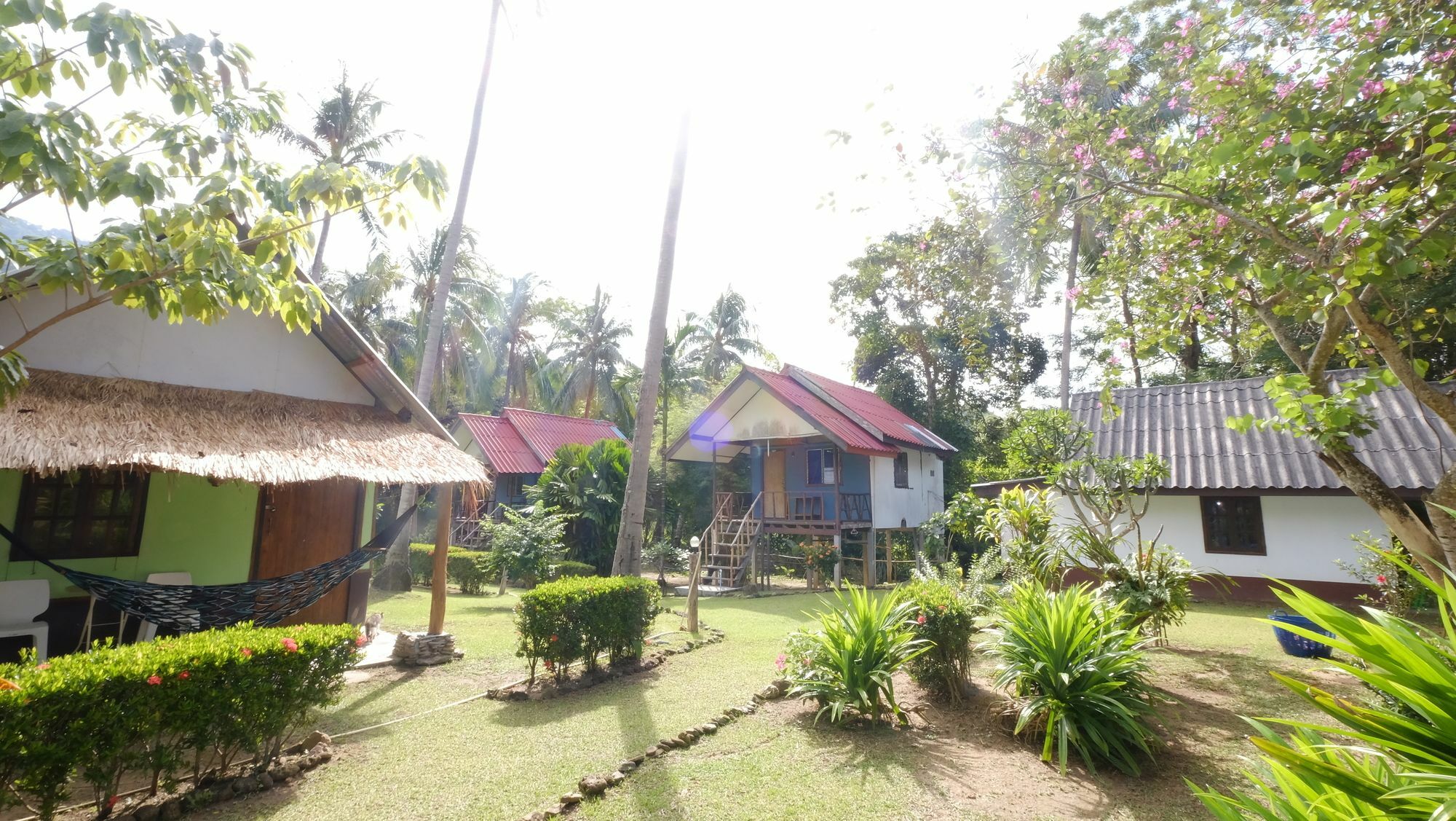 Lanta Sunmoon Resort *