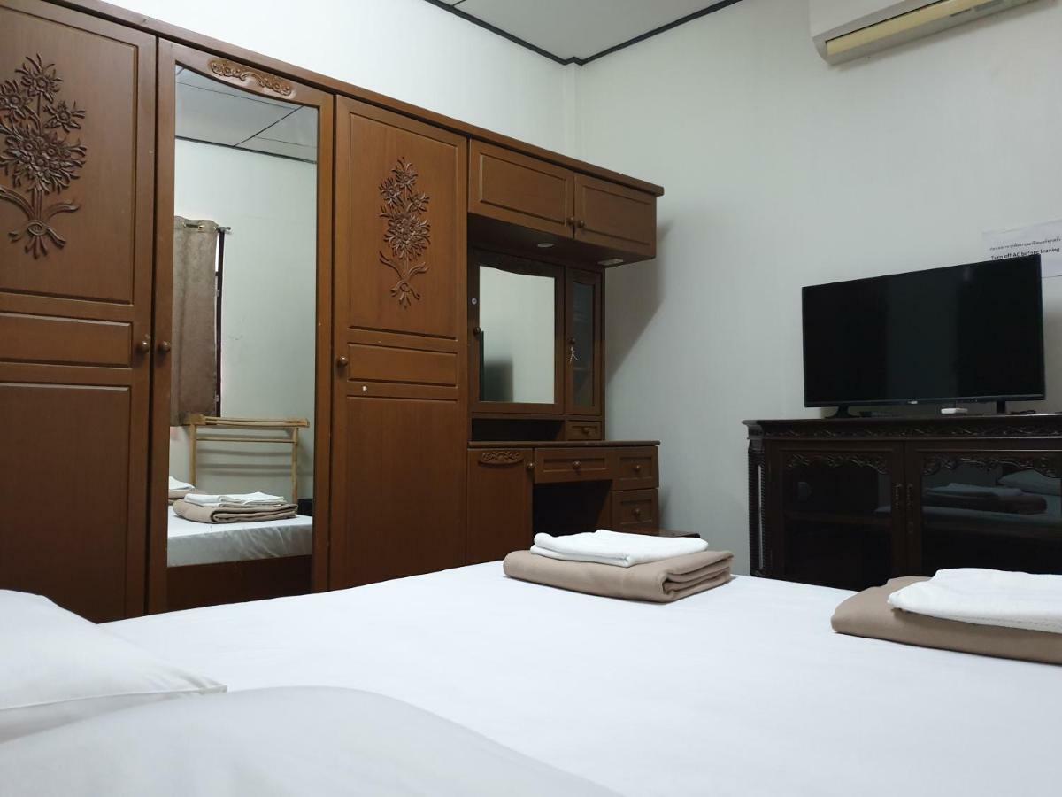 Super Hostel