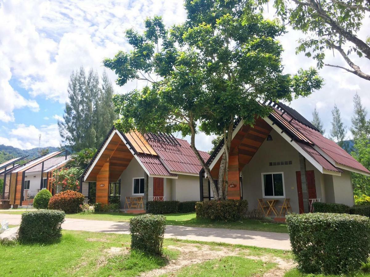 Tanaosri & Creekside Resort