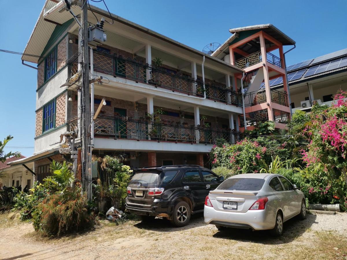 Inn Baan Por Jai *
